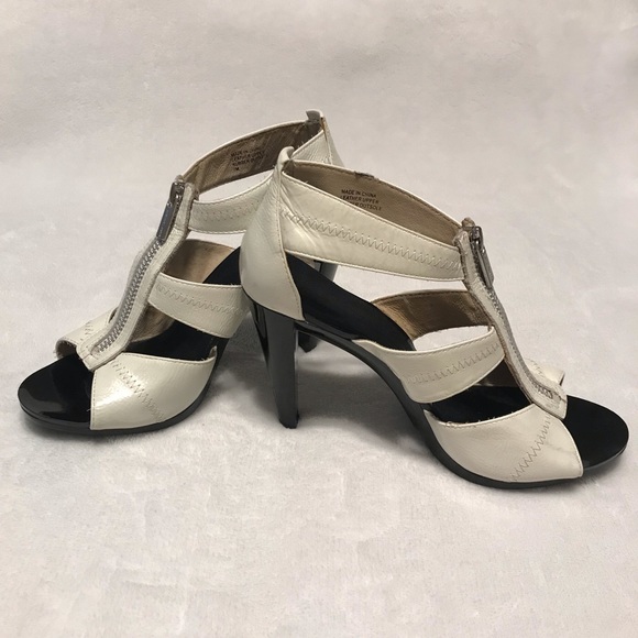 Michael Kors Shoes - Michael Kors Women’ Berkley T- Strap White sandals.